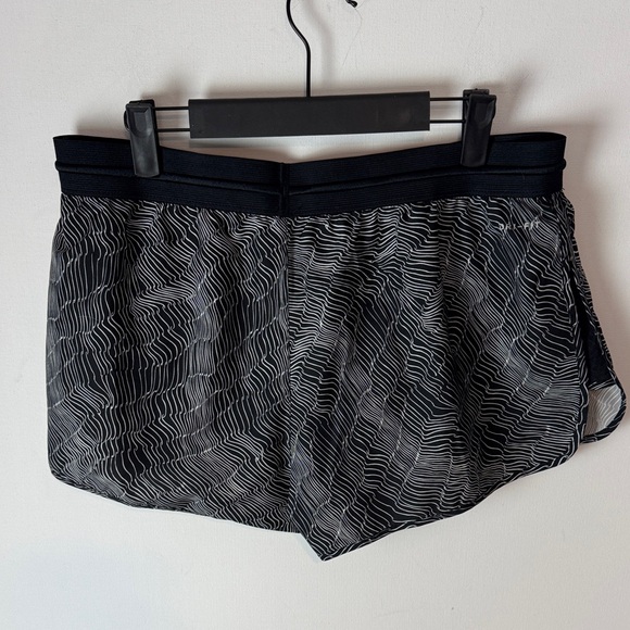 Nike Shorts - Women's Large - Picture 3 of 3